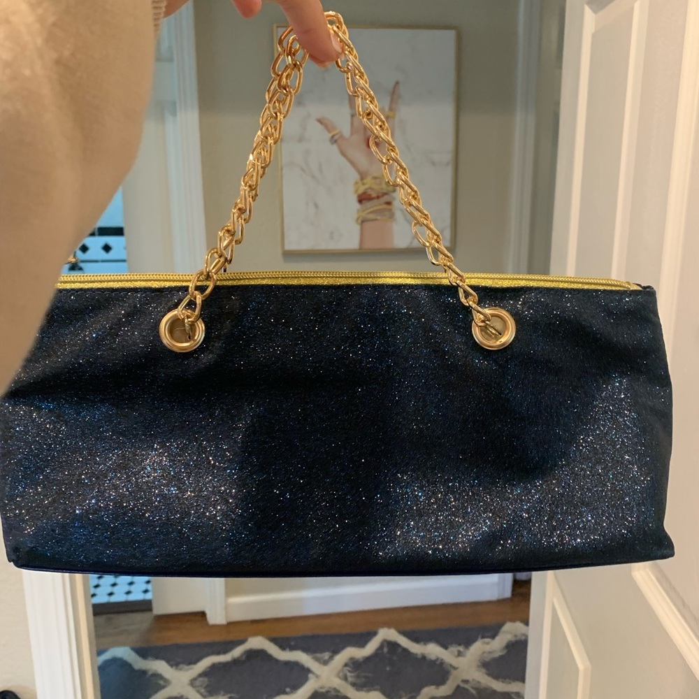 Insulated purse to keep beverages cool! 🍷